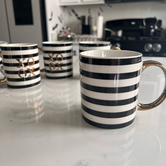 XOXO Black & White Striped Mug - Picture 4 of 4